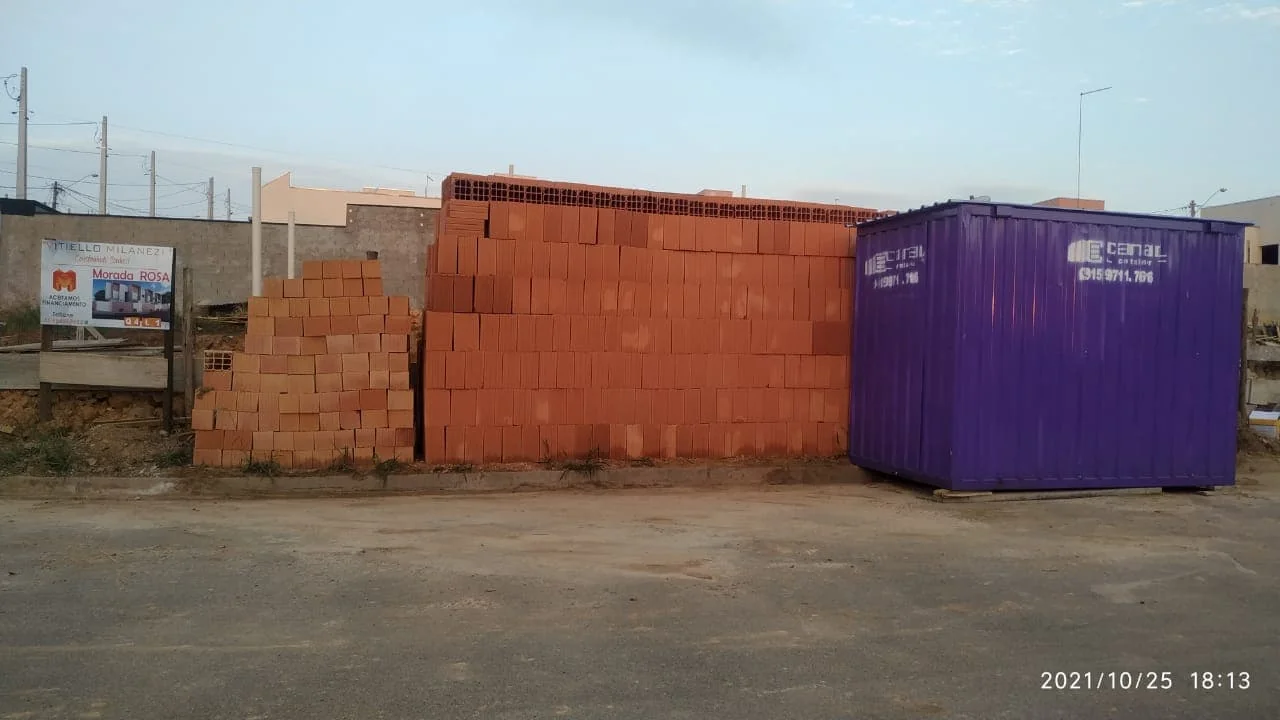 Obra com container