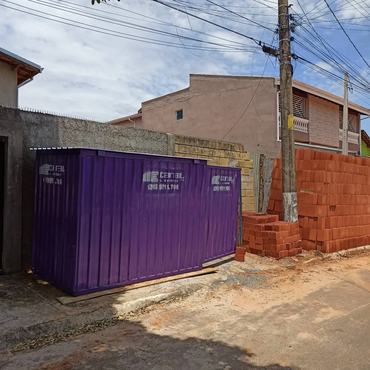 Obra com container