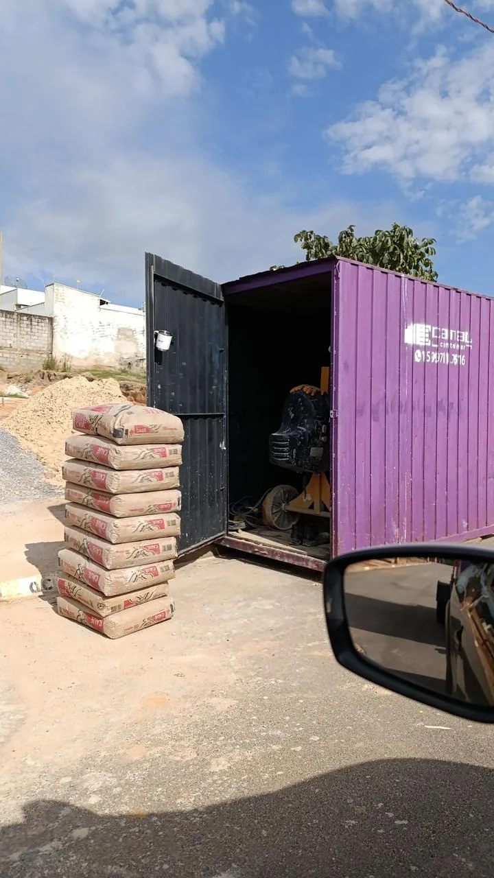 Obra com container